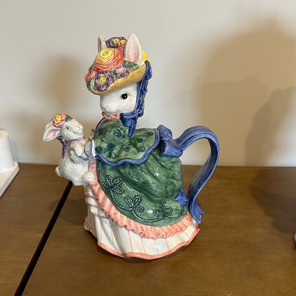 Fitz and Floyd Bustles and Beaus Whimsical Ceramic Bunny teapot